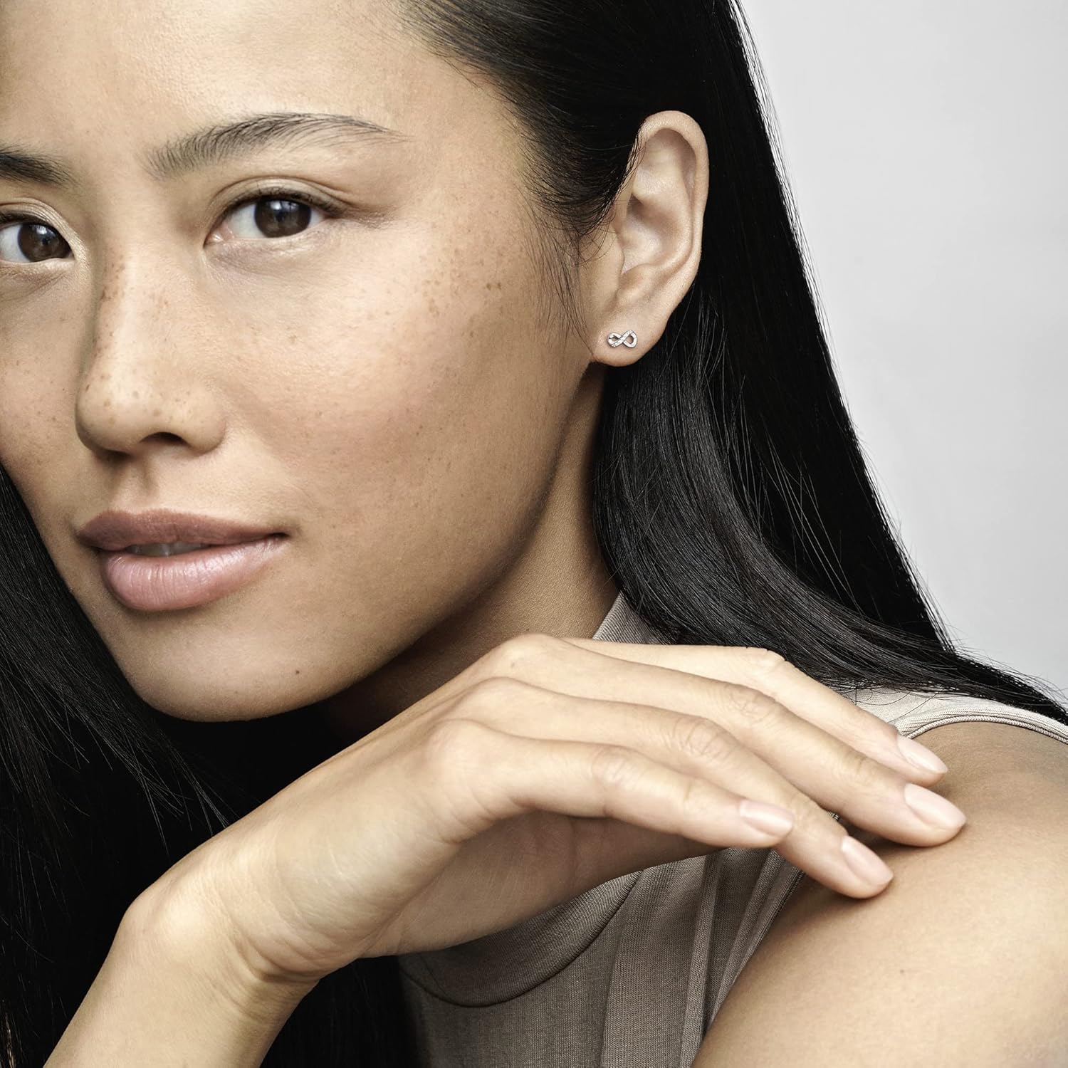 Pandora Moments Women's Sterling Silver Sparkling Infinity Stud Earrings - Image 3